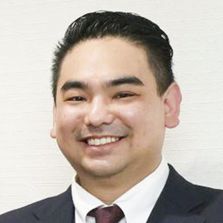 企業情報部 課長 中里 駿大公